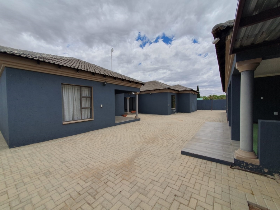 7 Bedroom Property for Sale in Naudeville Free State